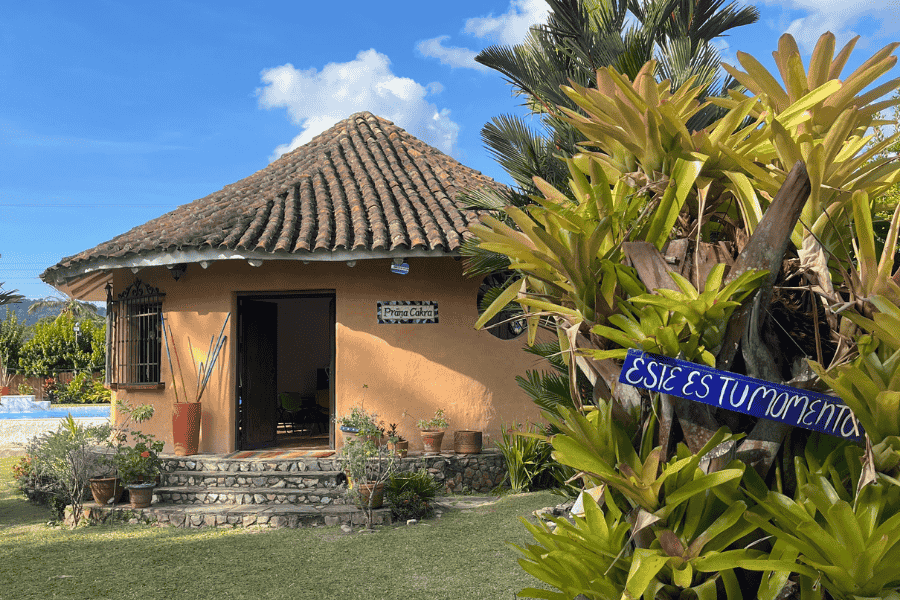 En este momento estás viendo Sintonía Total: El alma de Posada Amarama y la magia de la materialización